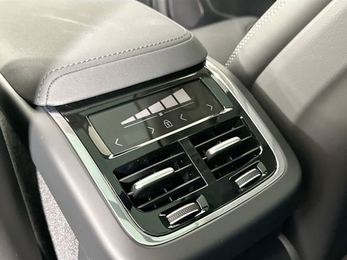 New 2026 Volvo XC60 B5 Ultra w/ Climate Package PRO image 27