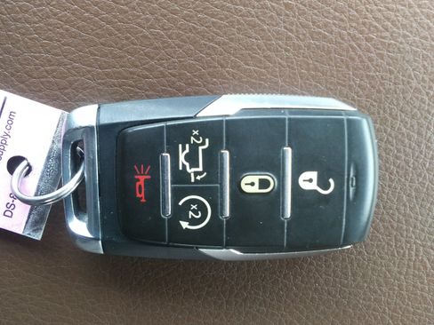 Used 2020 RAM 1500 Laramie AWD/4WD image 15
