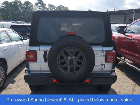 Used 2024 Jeep Wrangler Unlimited Sport AWD/4WD image 3