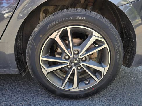 Used 2023 Kia Forte LXS FWD image 6