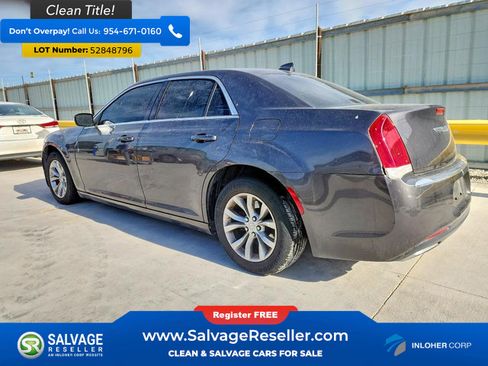 Used 2016 Chrysler 300 Limited RWD image 3