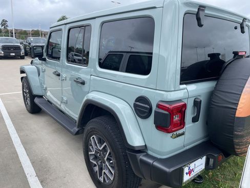 Used 2024 Jeep Wrangler Sahara image 6