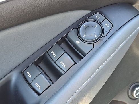 Used 2021 Buick Enclave Essence image 18