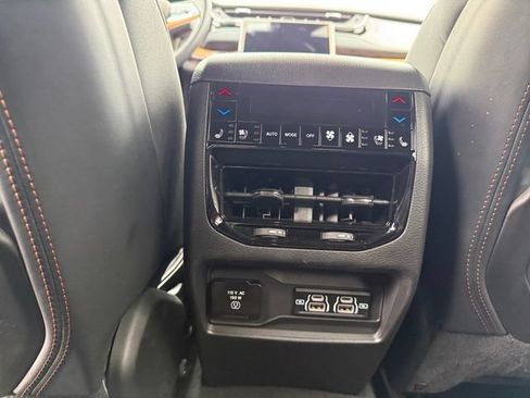 Used 2025 Jeep Grand Cherokee Summit AWD/4WD image 27