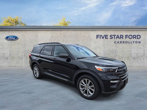Used 2020 Ford Explorer XLT w/ Equipment Group 202A image 2