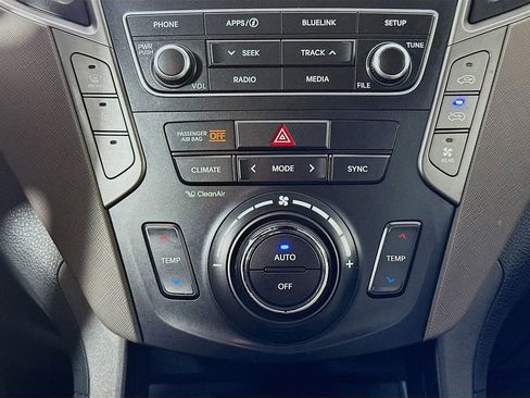 Used 2017 Hyundai Santa Fe SE image 18