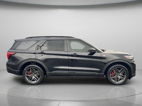 New 2026 Ford Explorer ST-Line w/ ST-Line Street Pack AWD/4WD image 8