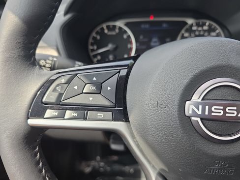 Used 2025 Nissan Altima 2.5 SL FWD image 16