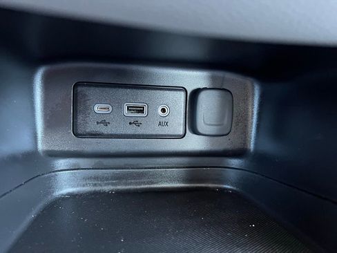 Used 2024 Chevrolet Equinox LS image 35