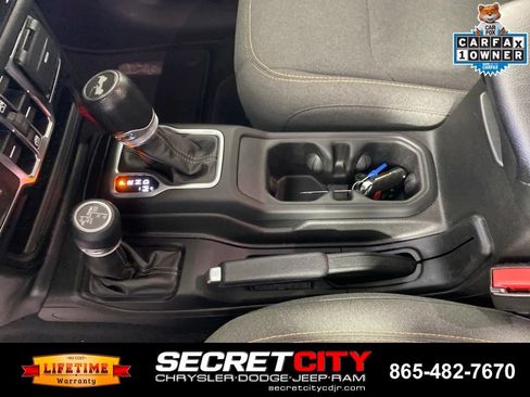 Used 2024 Jeep Wrangler Unlimited w/ Convenience Group AWD/4WD image 24
