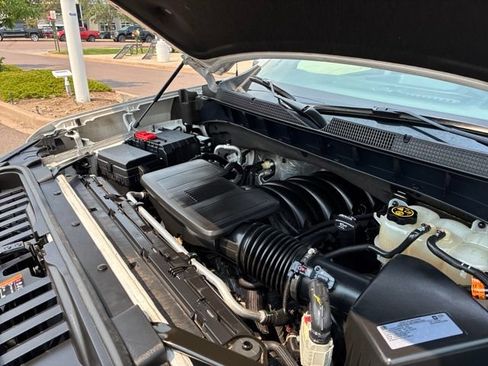 Used 2019 Chevrolet Silverado 1500 LTZ w/ LTZ Premium Package AWD/4WD image 12