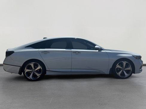 Used 2018 Honda Accord Touring image 6