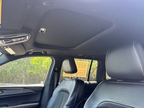 Used 2023 Jeep Grand Cherokee Altitude RWD image 11