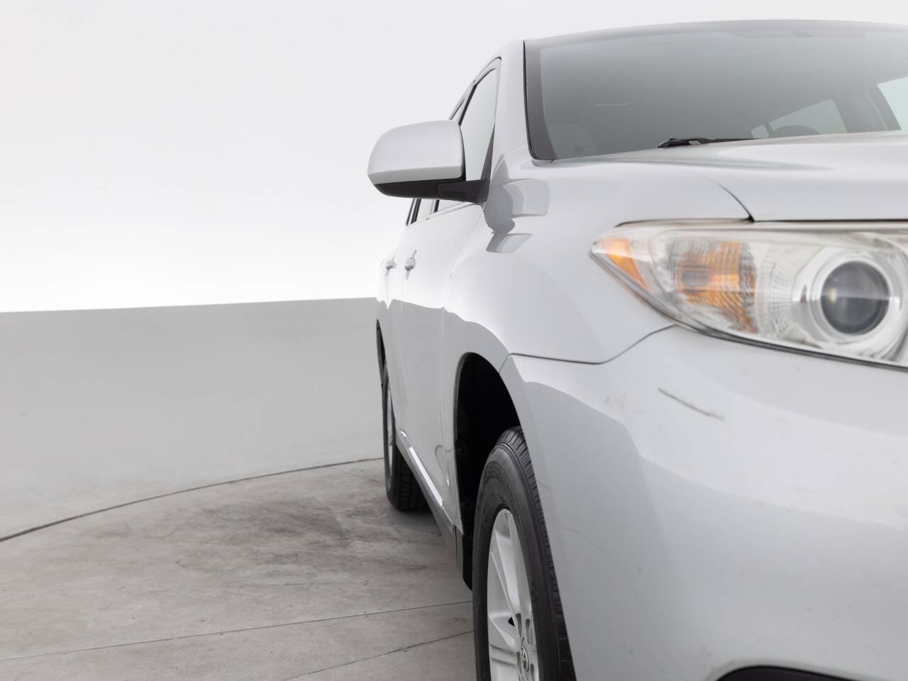 Used 2013 Toyota Highlander FWD w/ Cold Weather Pkg image 11