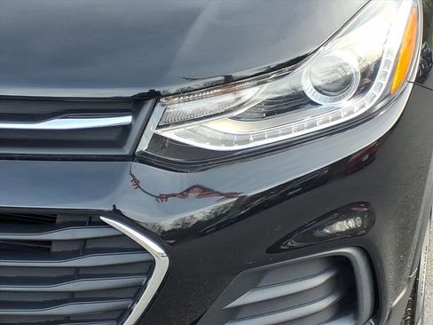 Used 2020 Chevrolet Trax LT w/ LT Convenience Package image 8