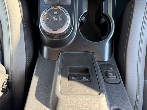 Used 2024 Ford Bronco Black Diamond image 18