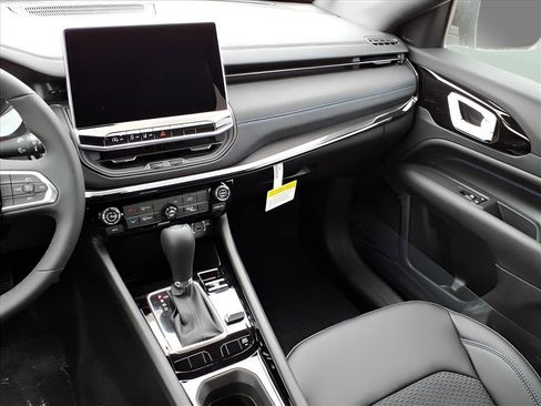 New 2026 Jeep Compass Latitude image 26