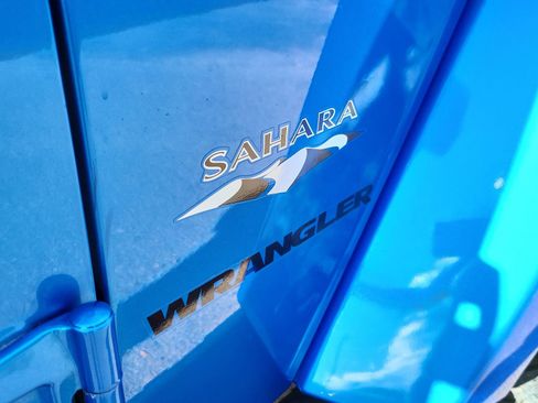 Used 2016 Jeep Wrangler Sahara w/ Connectivity Group image 12