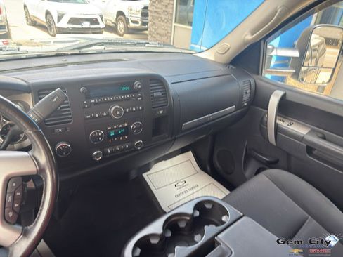 Used 2010 Chevrolet Silverado 2500 LT w/ Interior Plus Package AWD/4WD image 18