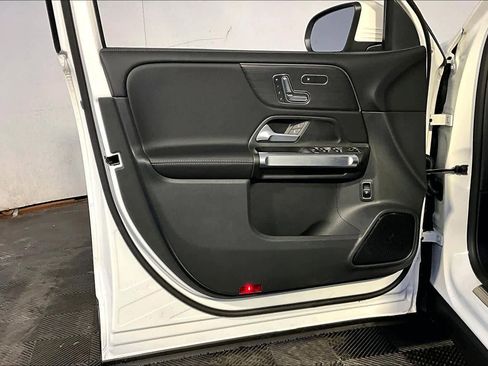 New 2026 Mercedes-Benz GLB 250 4MATIC image 11