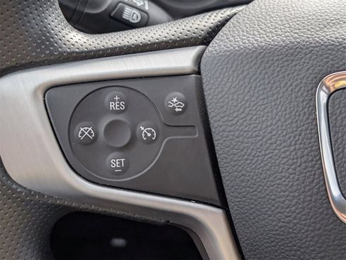 Used 2024 GMC Terrain SLE image 21