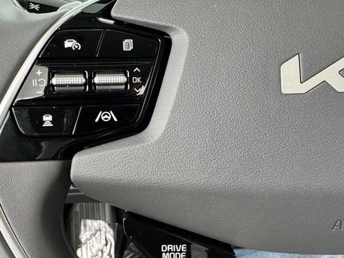 New 2026 Kia Niro EX FWD image 21
