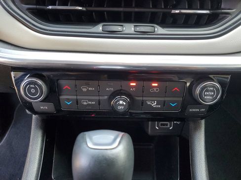 Used 2023 Jeep Compass Limited AWD/4WD image 32