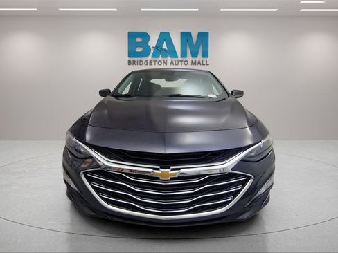 Used 2023 Chevrolet Malibu LT image 2