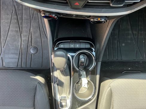 Used 2024 Buick Encore GX Preferred w/ Comfort Package FWD image 25