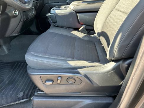 Used 2022 Chevrolet Silverado 1500 Custom Trail Boss AWD/4WD image 16