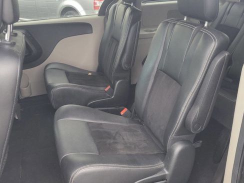 Used 2018 Dodge Grand Caravan SXT image 7