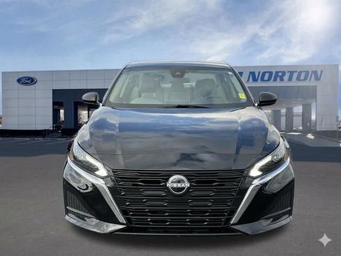 Used 2025 Nissan Altima 2.5 SV FWD image 10