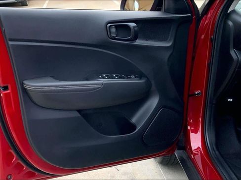 Certified 2025 Hyundai Venue Limited image 21