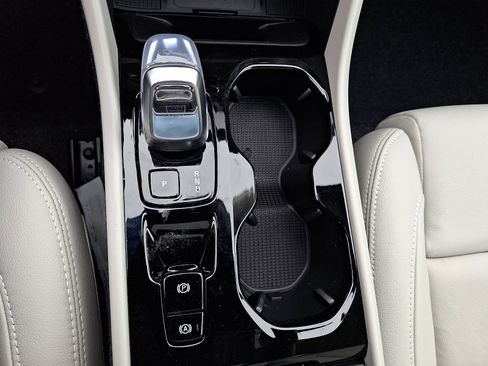 New 2026 Volvo XC40 B5 Plus w/ Protection Package Premier image 9