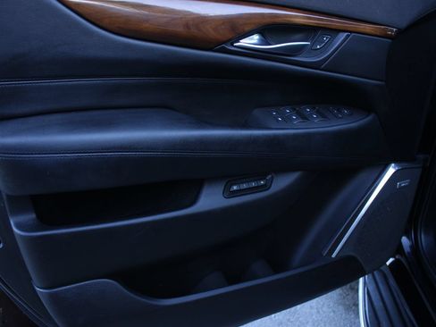 Used 2017 Cadillac Escalade Luxury RWD image 11