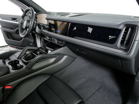 New 2026 Porsche Cayenne AWD image 25