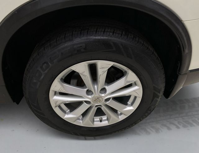 Used 2015 Nissan Rogue SV w/ SV Moonroof Package AWD/4WD image 18