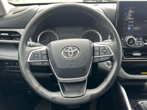 Used 2023 Toyota Highlander XLE AWD/4WD image 15