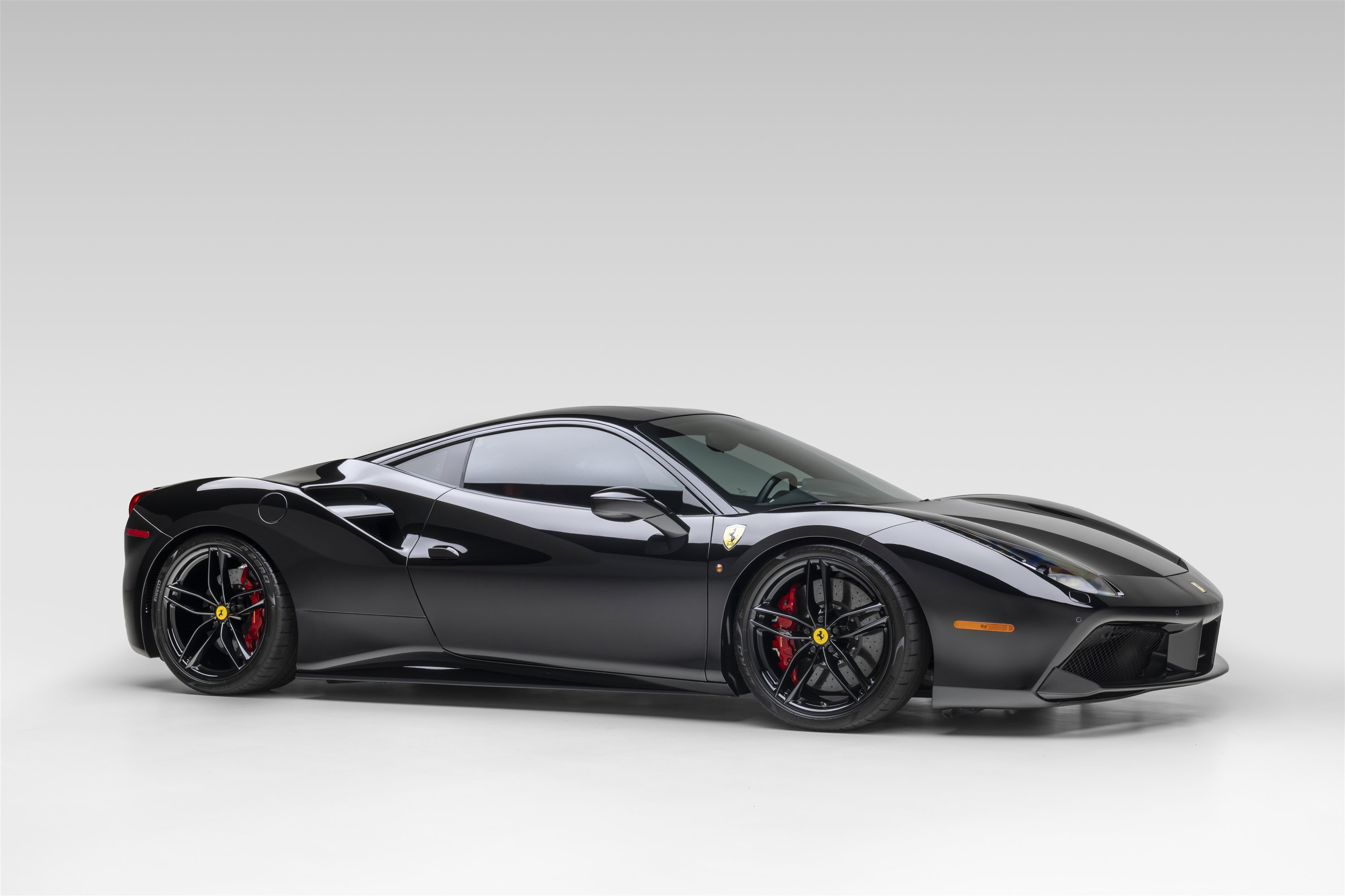 Certified 2018 Ferrari 488 GTB RWD image 12