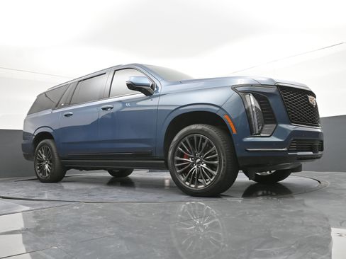 Used 2025 Cadillac Escalade ESV Sport Platinum image 31