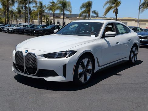 New 2026 BMW i4 eDrive40 w/ Parking Assistance Package RWD image 5