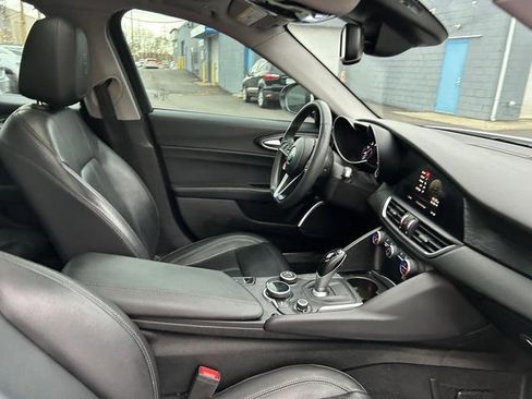 Used 2019 Alfa Romeo Giulia Sprint w/ Cold Weather Package image 25
