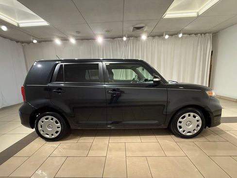 Used 2015 Scion xB FWD image 6