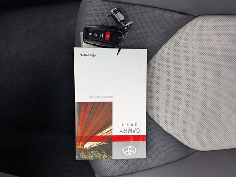 Used 2020 Toyota Camry XLE image 25