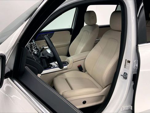 Used 2025 Mercedes-Benz GLB 250 image 21