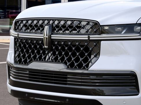 New 2027 Lincoln Navigator Black Label AWD/4WD image 17