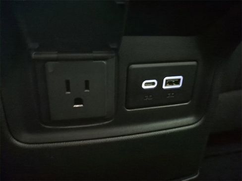 Used 2021 GMC Acadia SLT w/ Premium Package image 18