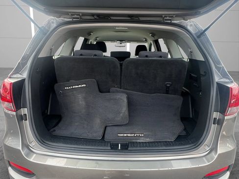 Used 2019 Kia Sorento LX image 10