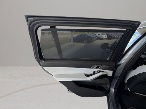 Used 2024 BMW X7 xDrive40i w/ Premium Package image 30