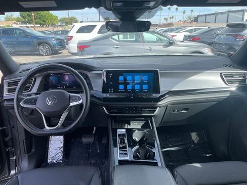 Used 2025 Volkswagen Atlas Cross Sport SE image 35